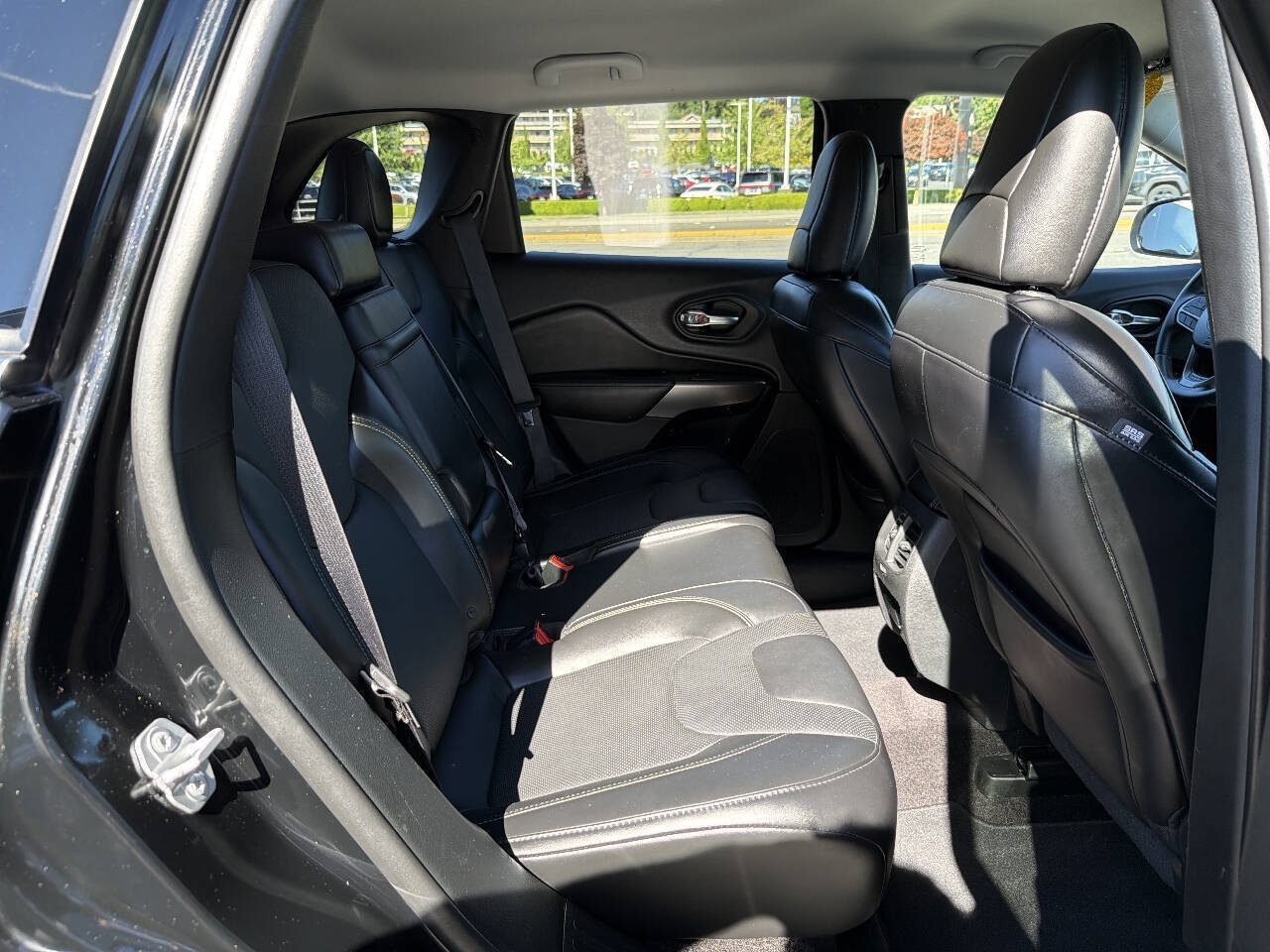 Used 2019 Jeep Cherokee Limited w/ Technology Group AWD/4WD image 24