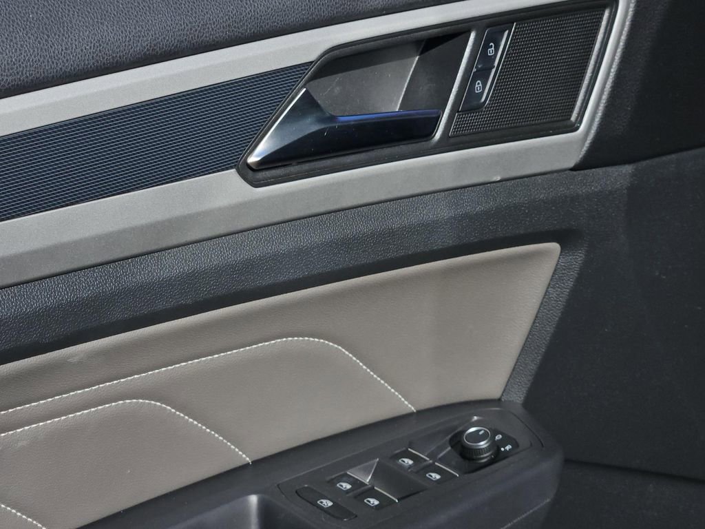 Used 2021 Volkswagen Atlas Cross Sport SE w/ Panoramic Sunroof Package image 23