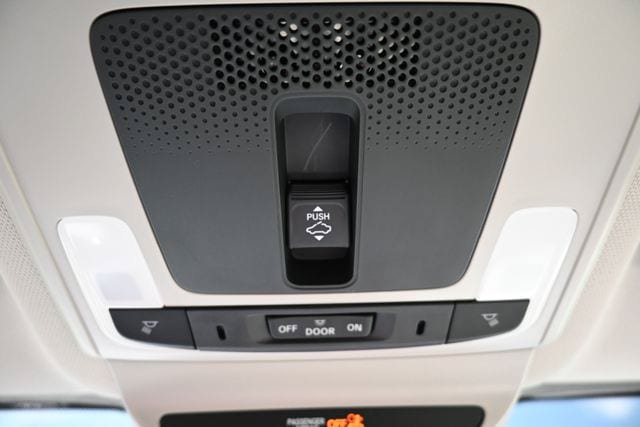 Used 2025 Honda HR-V EX-L image 33