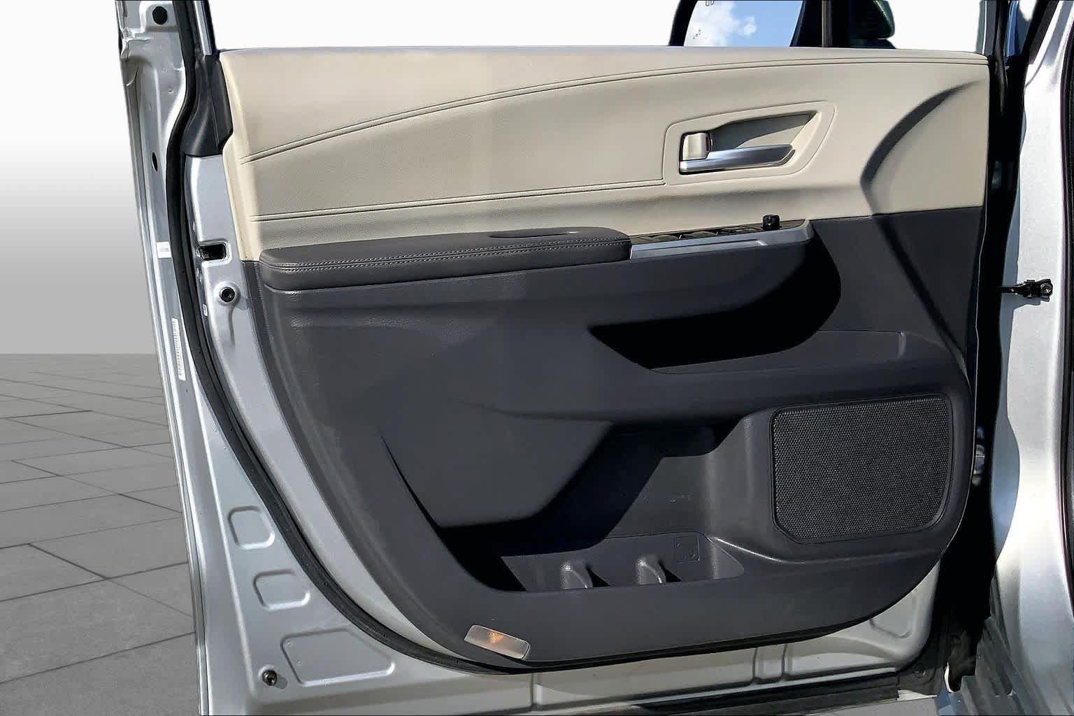 Used 2022 Toyota Sienna XLE FWD image 21