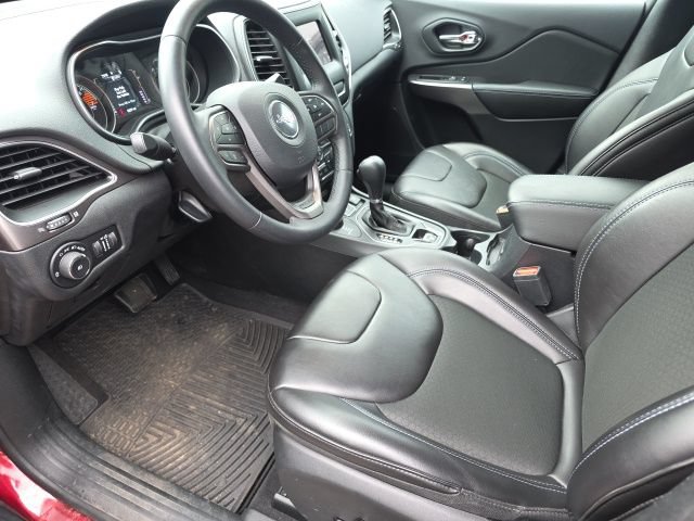 Used 2019 Jeep Cherokee Latitude Plus AWD/4WD image 32