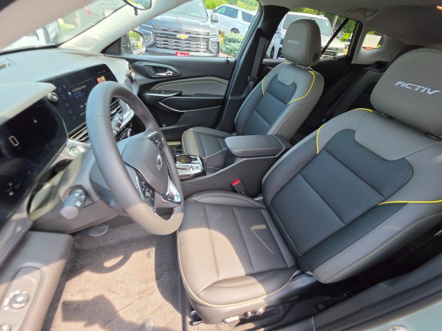 New 2026 Chevrolet Trax ACTIV w/ Sunroof Package FWD image 27