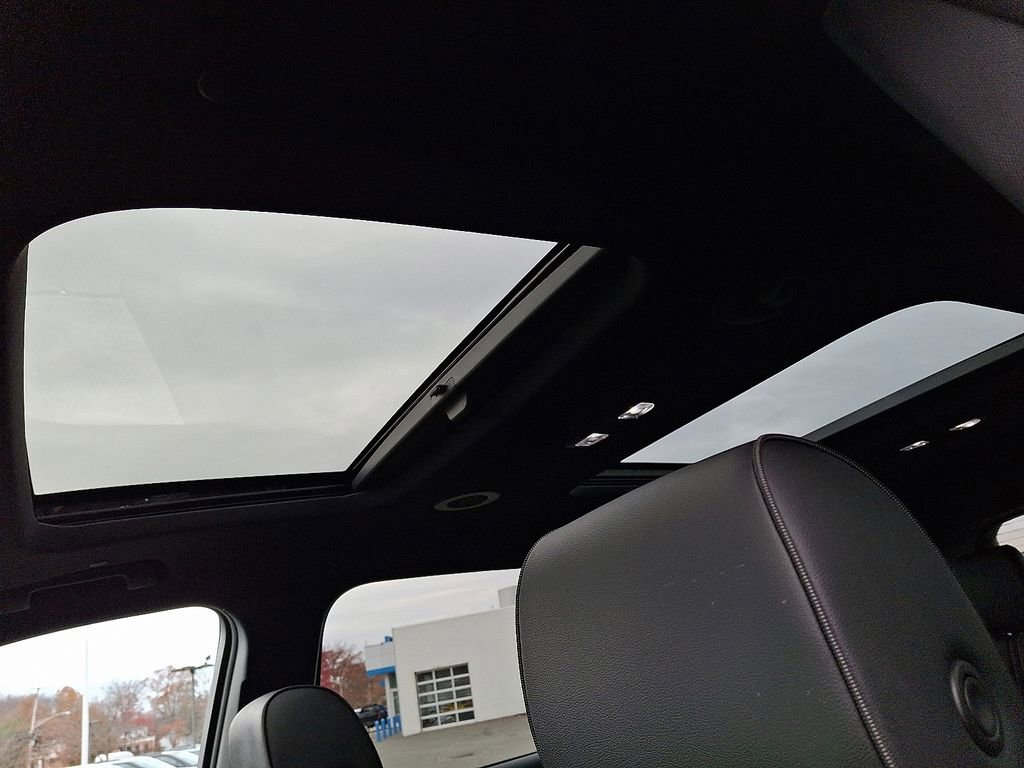 Certified 2023 Chevrolet Traverse RS image 16