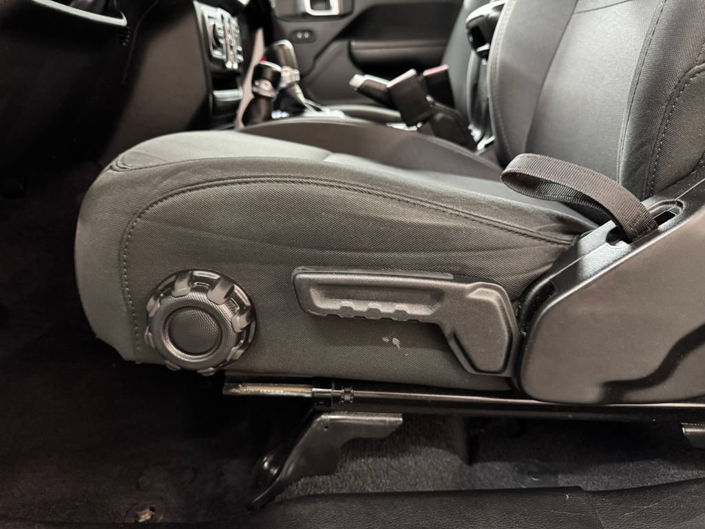 Used 2022 Jeep Gladiator Sport AWD/4WD image 15