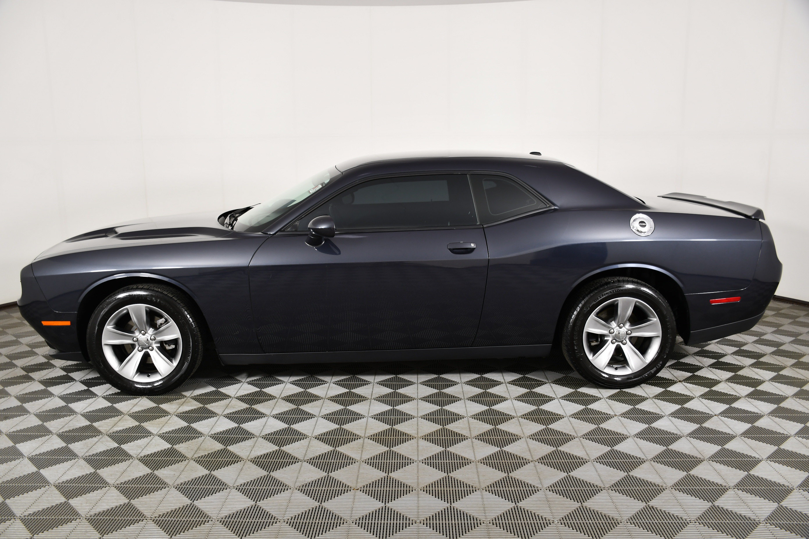 Used 2016 Dodge Challenger SXT RWD image 6