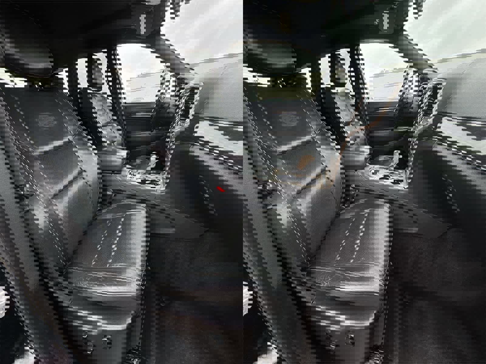 Used 2017 Jeep Grand Cherokee Overland w/ Jeep Active Safety Group image 22