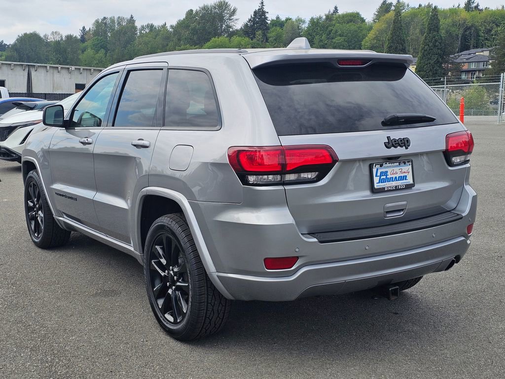 Used 2020 Jeep Grand Cherokee Altitude AWD/4WD image 7