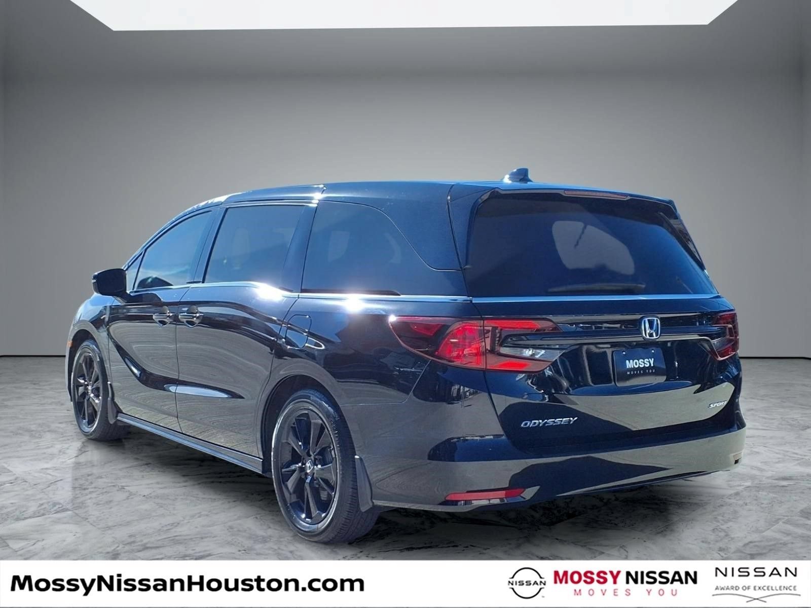 Used 2023 Honda Odyssey Sport image 2