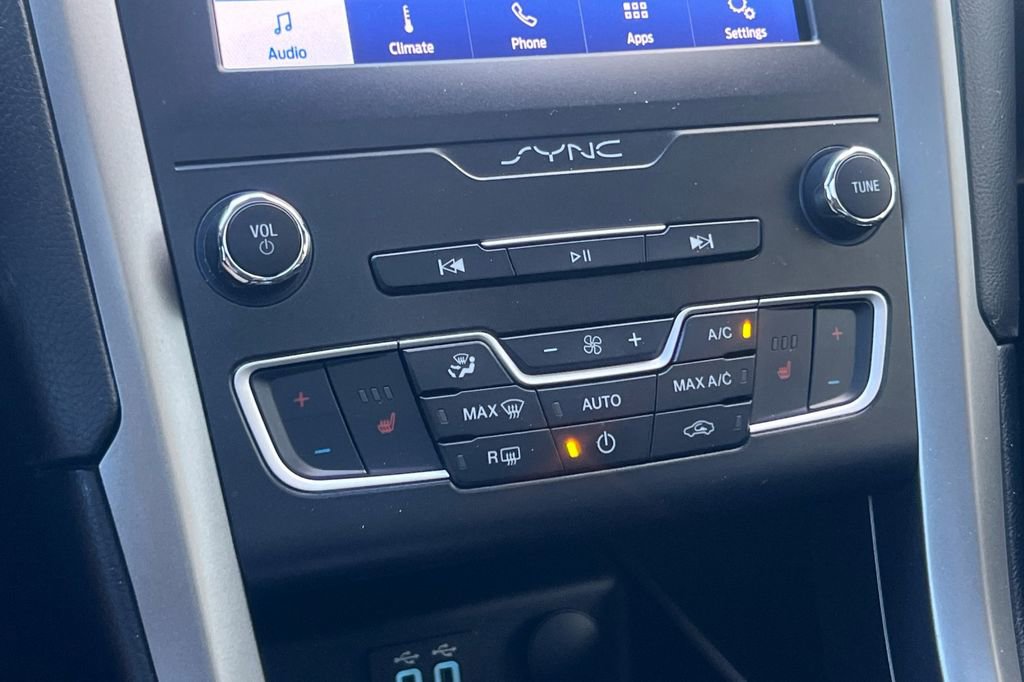 Used 2020 Ford Fusion SEL FWD image 21
