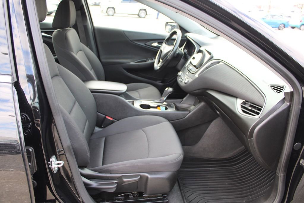 Used 2020 Chevrolet Malibu RS w/ LPO, Convenience Package 2 image 19