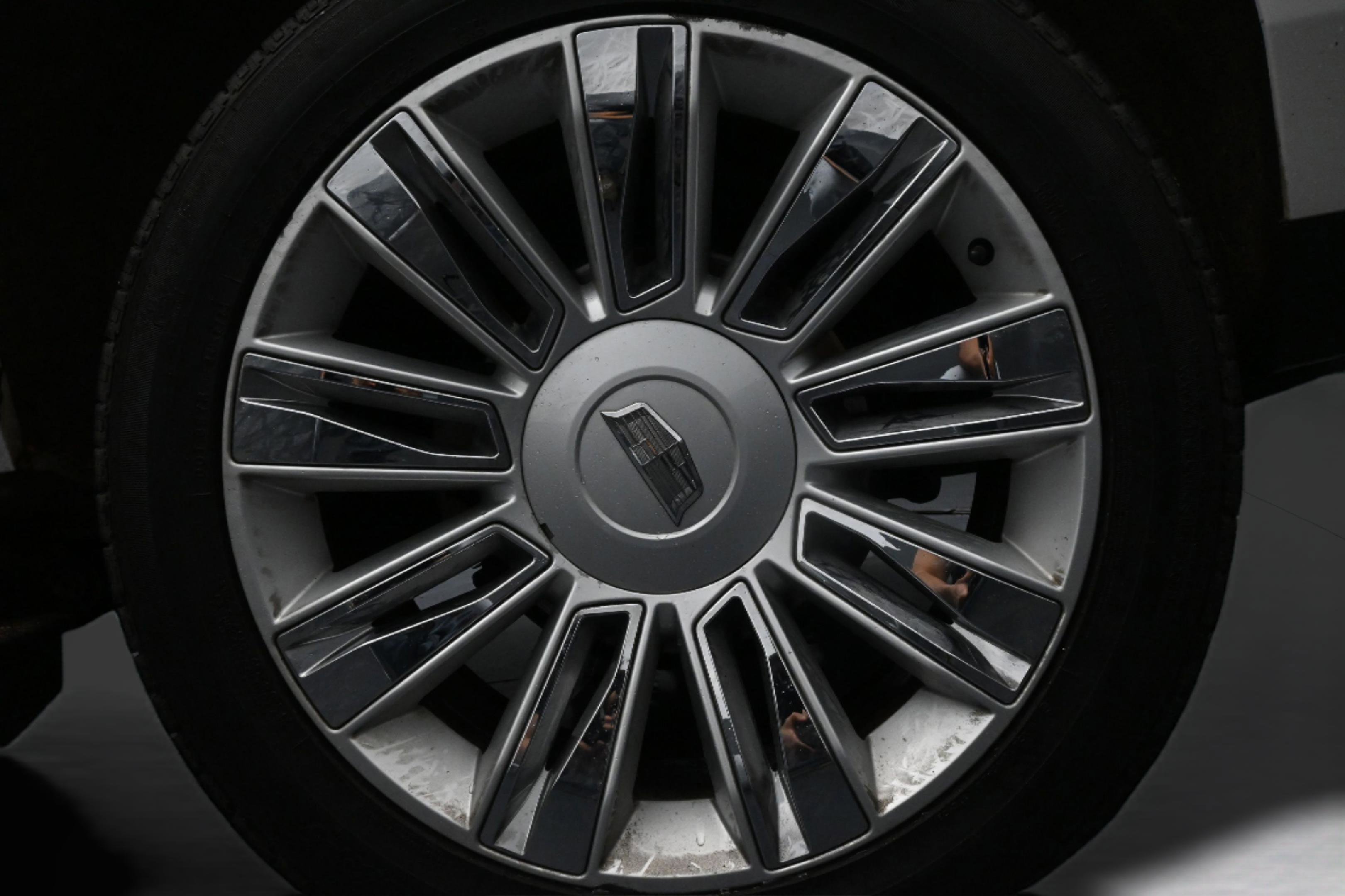 Used 2016 Cadillac Escalade ESV Platinum AWD/4WD image 10