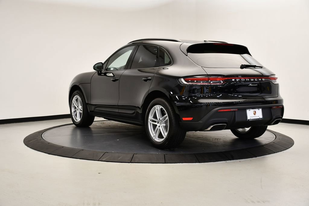 Certified 2025 Porsche Macan image 3
