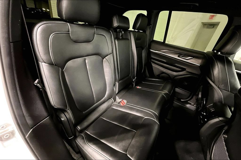 Used 2024 Jeep Grand Cherokee Limited RWD image 32