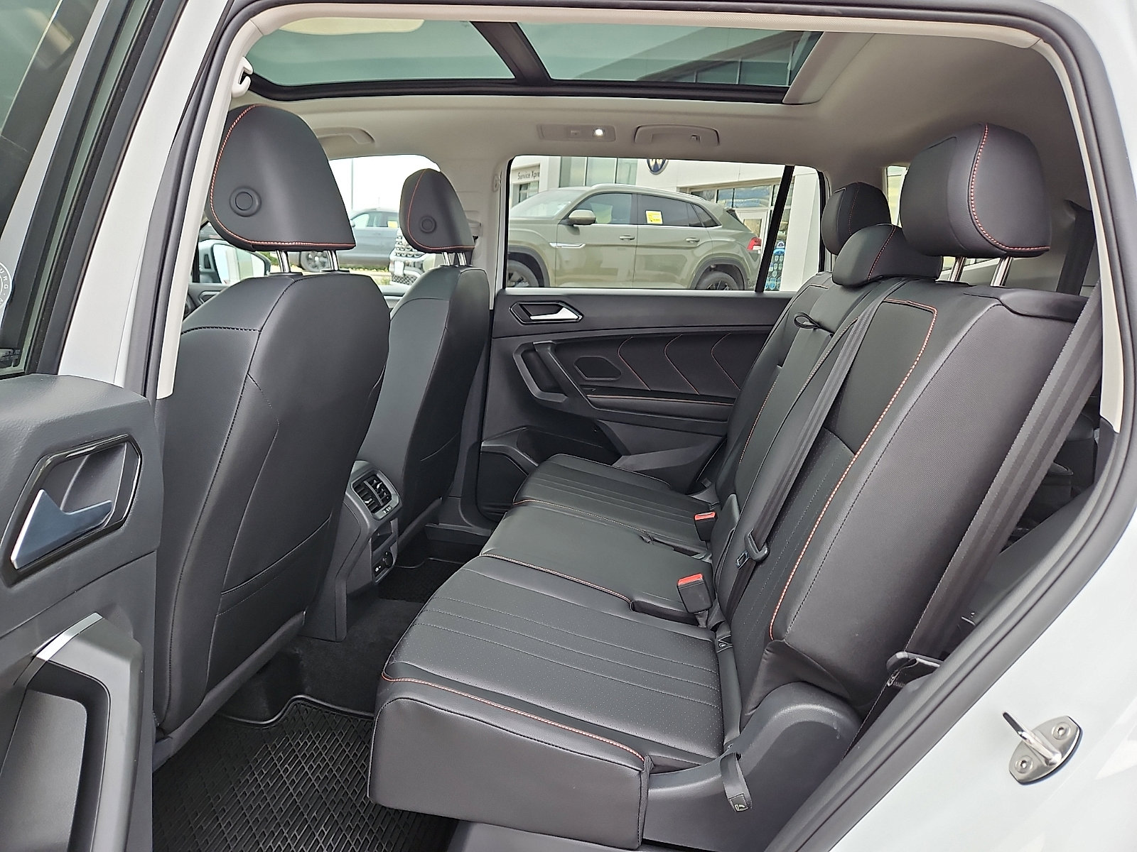 Certified 2024 Volkswagen Tiguan Wolfsburg Edition w/ Panoramic Sunroof Package image 10