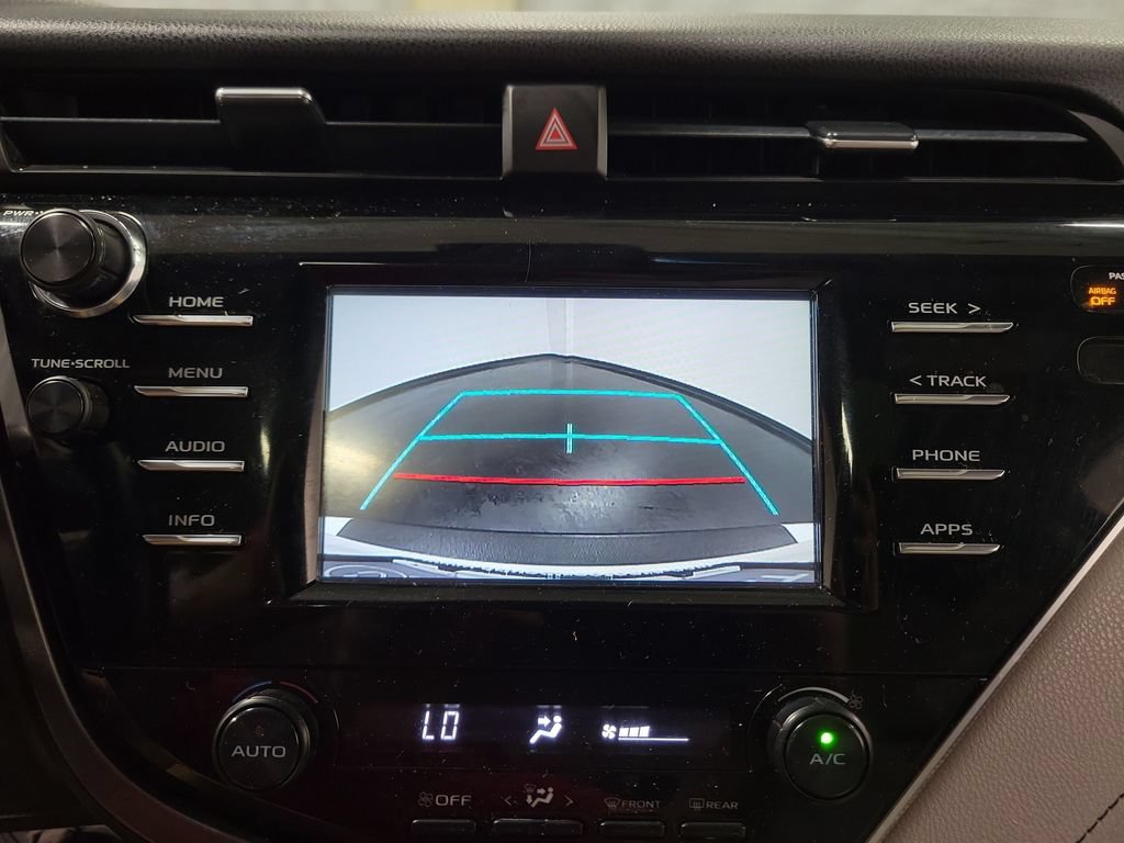 Used 2018 Toyota Camry SE w/ Moonroof Package FWD image 21