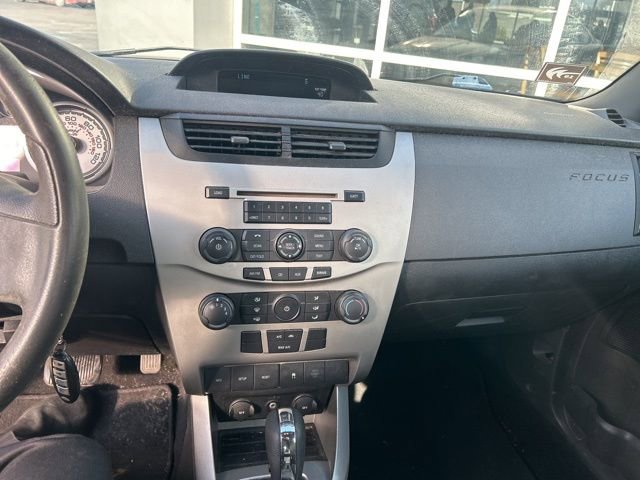 Used 2010 Ford Focus SE image 20