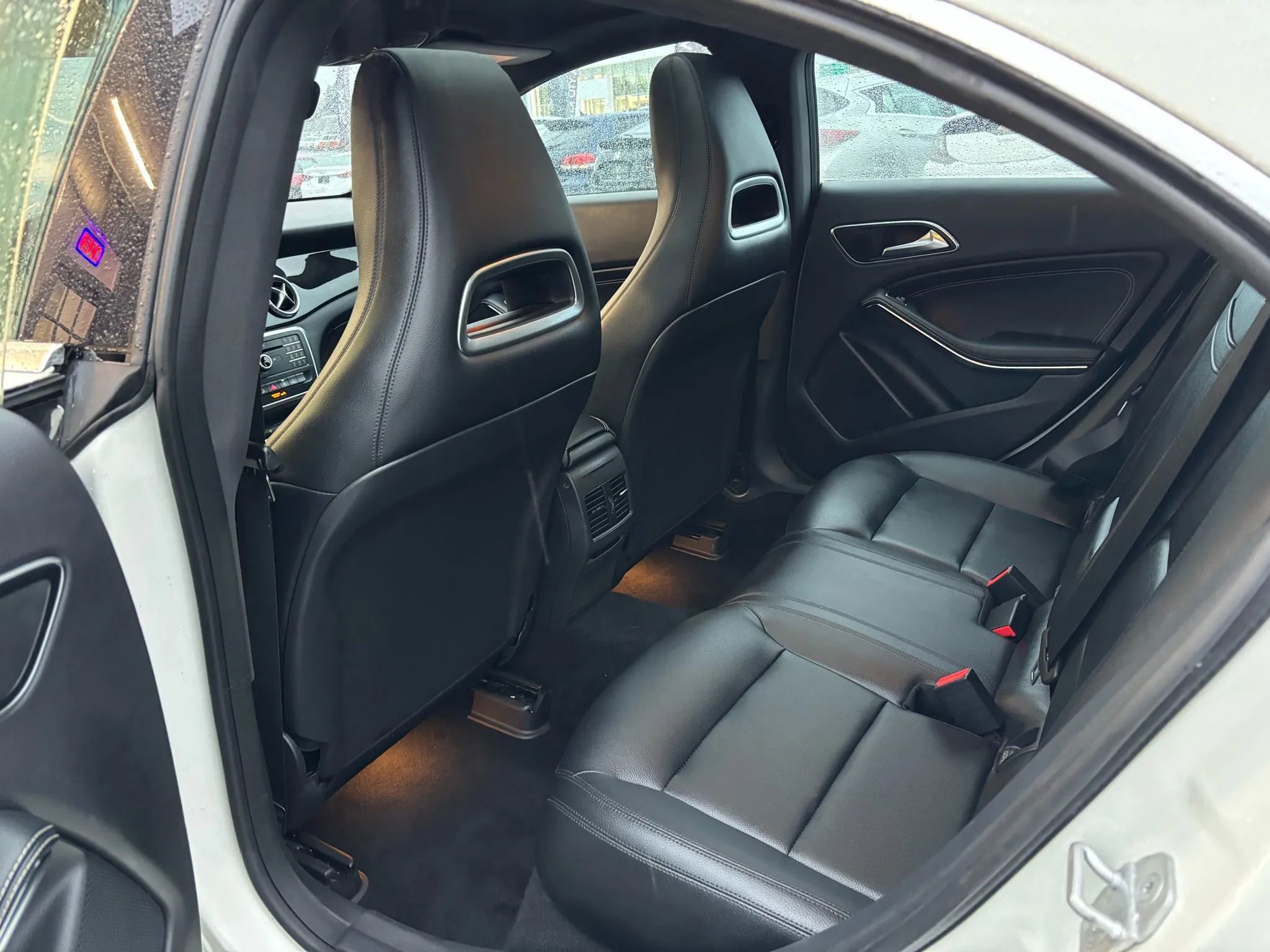 Used 2015 Mercedes-Benz CLA 250 image 24