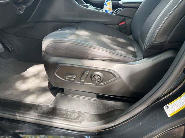Used 2024 Jeep Grand Cherokee Laredo RWD image 8