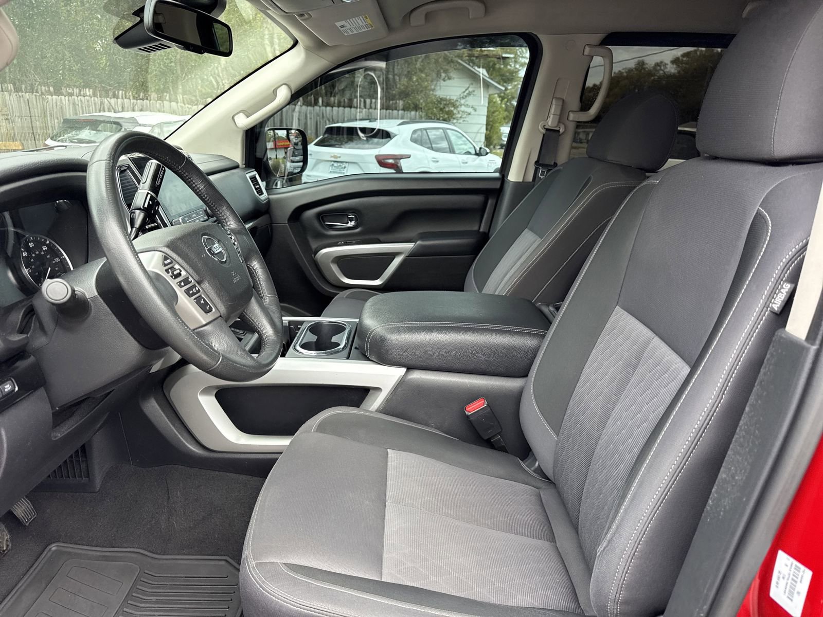 Used 2020 Nissan Titan SV w/ SV Convenience Package image 9