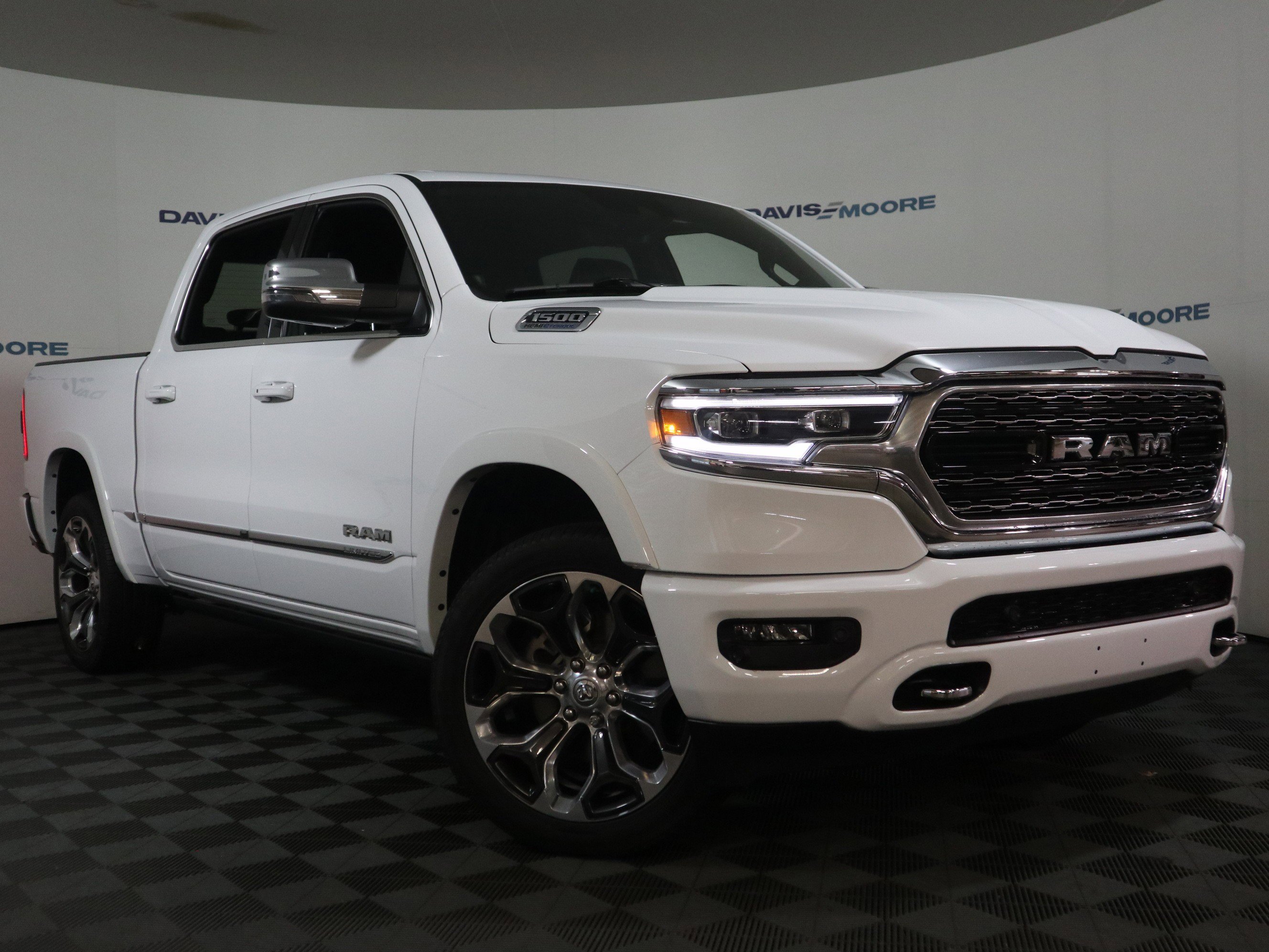 Used 2024 RAM 1500 Limited image 2