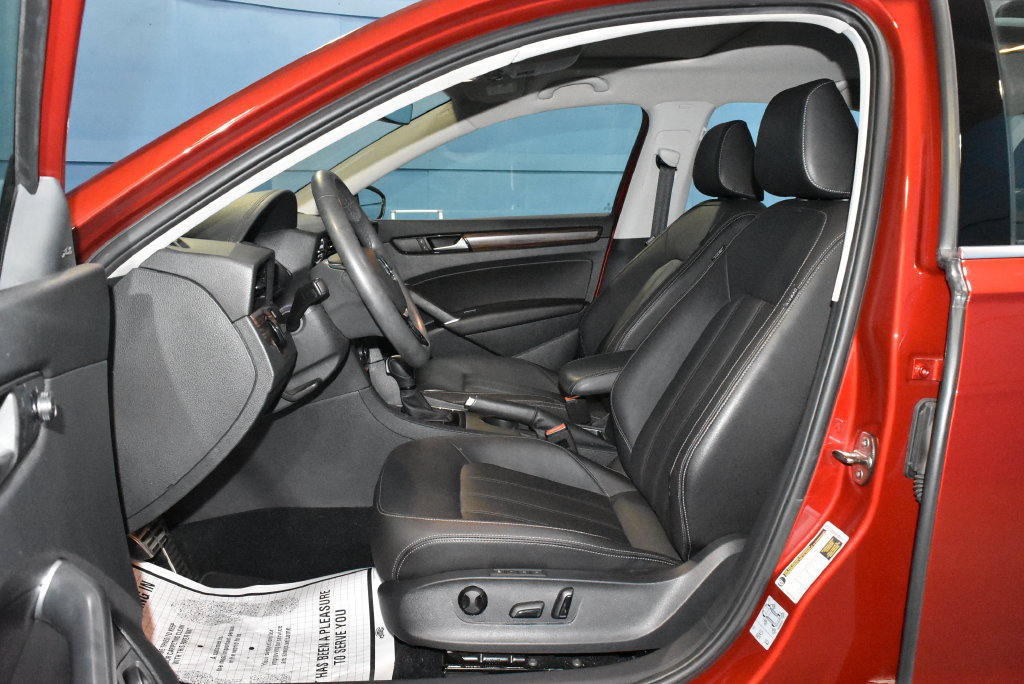 Used 2022 Volkswagen Passat 2.0T FWD image 7
