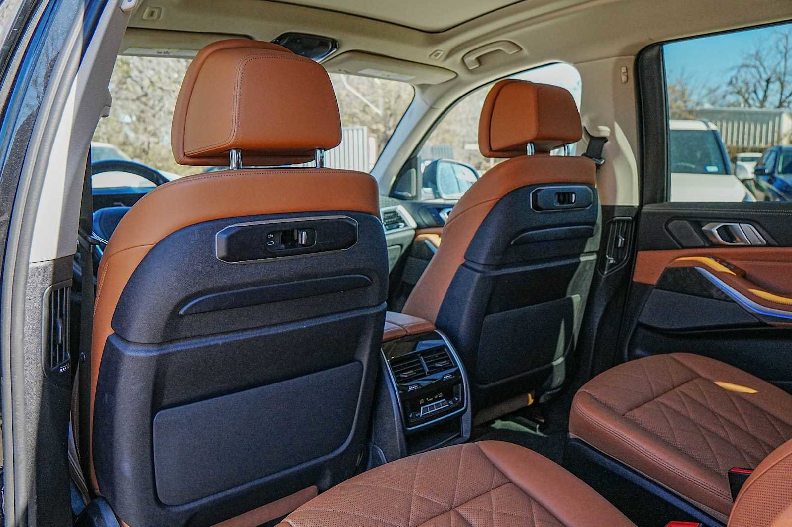 Used 2023 BMW X7 xDrive40i w/ Premium Package image 30