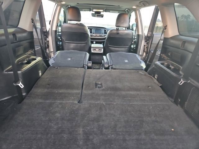 Used 2019 Toyota Highlander XLE image 32