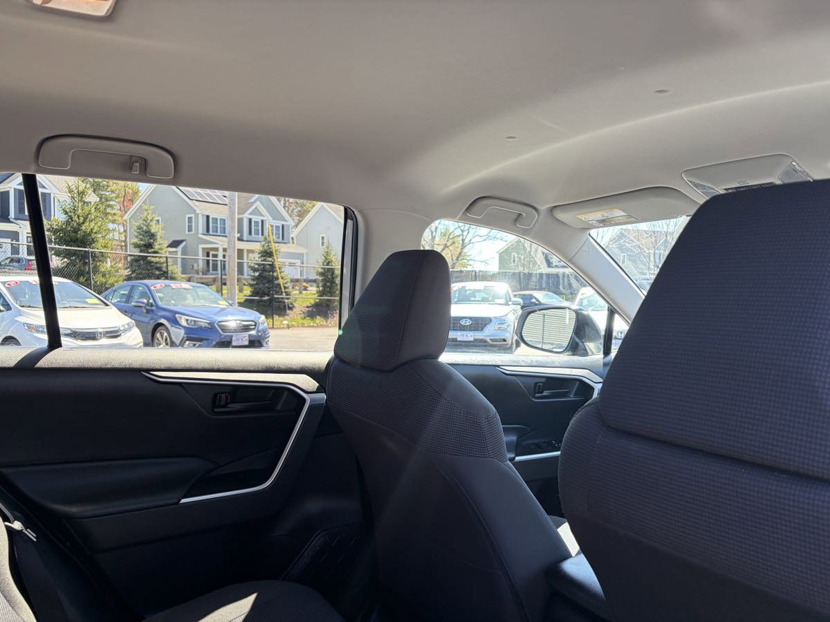 Used 2019 Toyota RAV4 LE AWD/4WD image 23