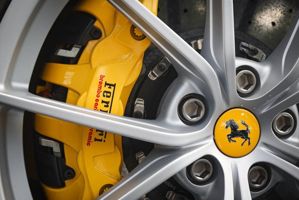 Used 2019 Ferrari 488 Pista Coupe RWD image 13