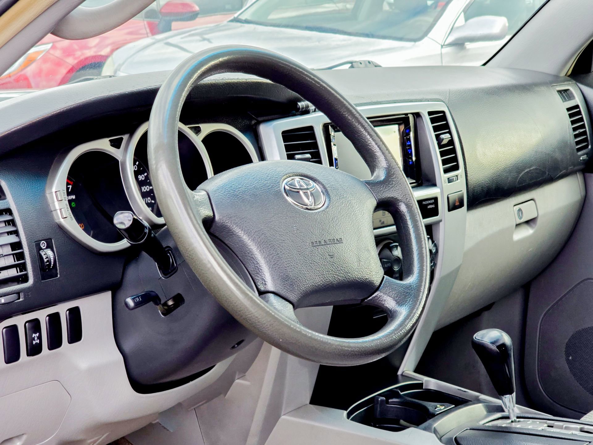 Used 2005 Toyota 4Runner SR5 AWD/4WD image 4