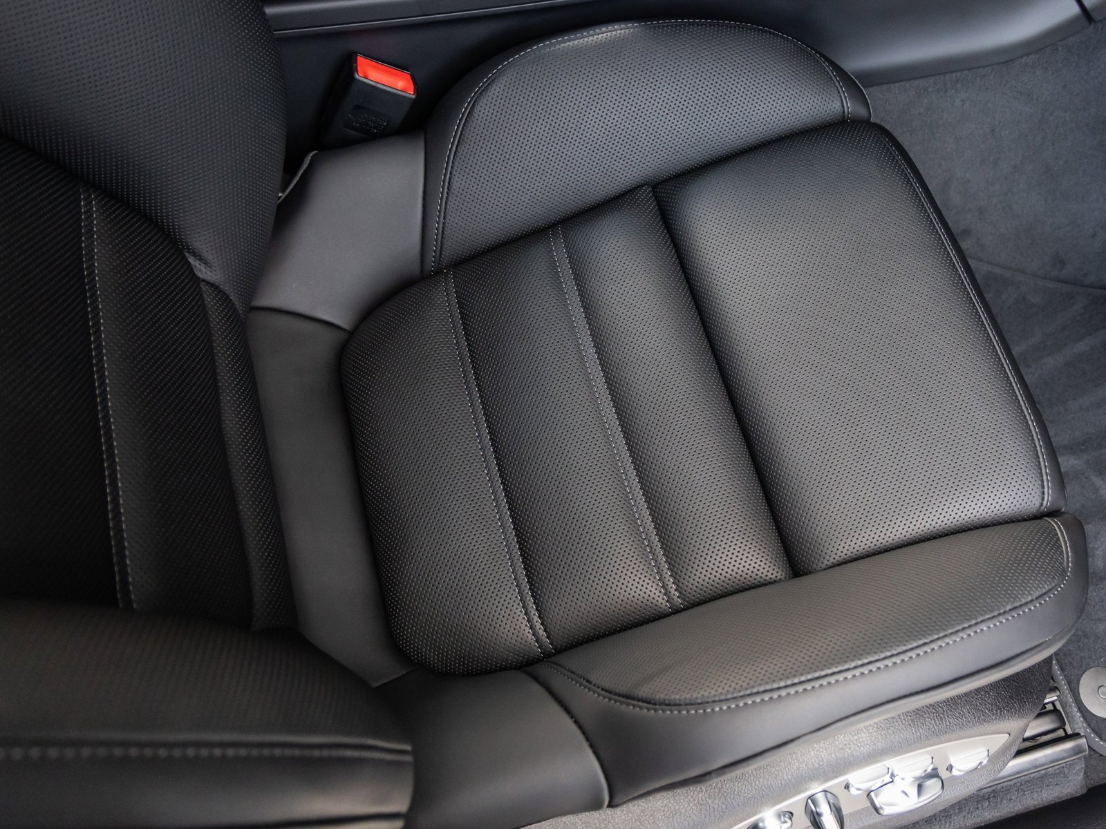 New 2026 Porsche Macan image 46