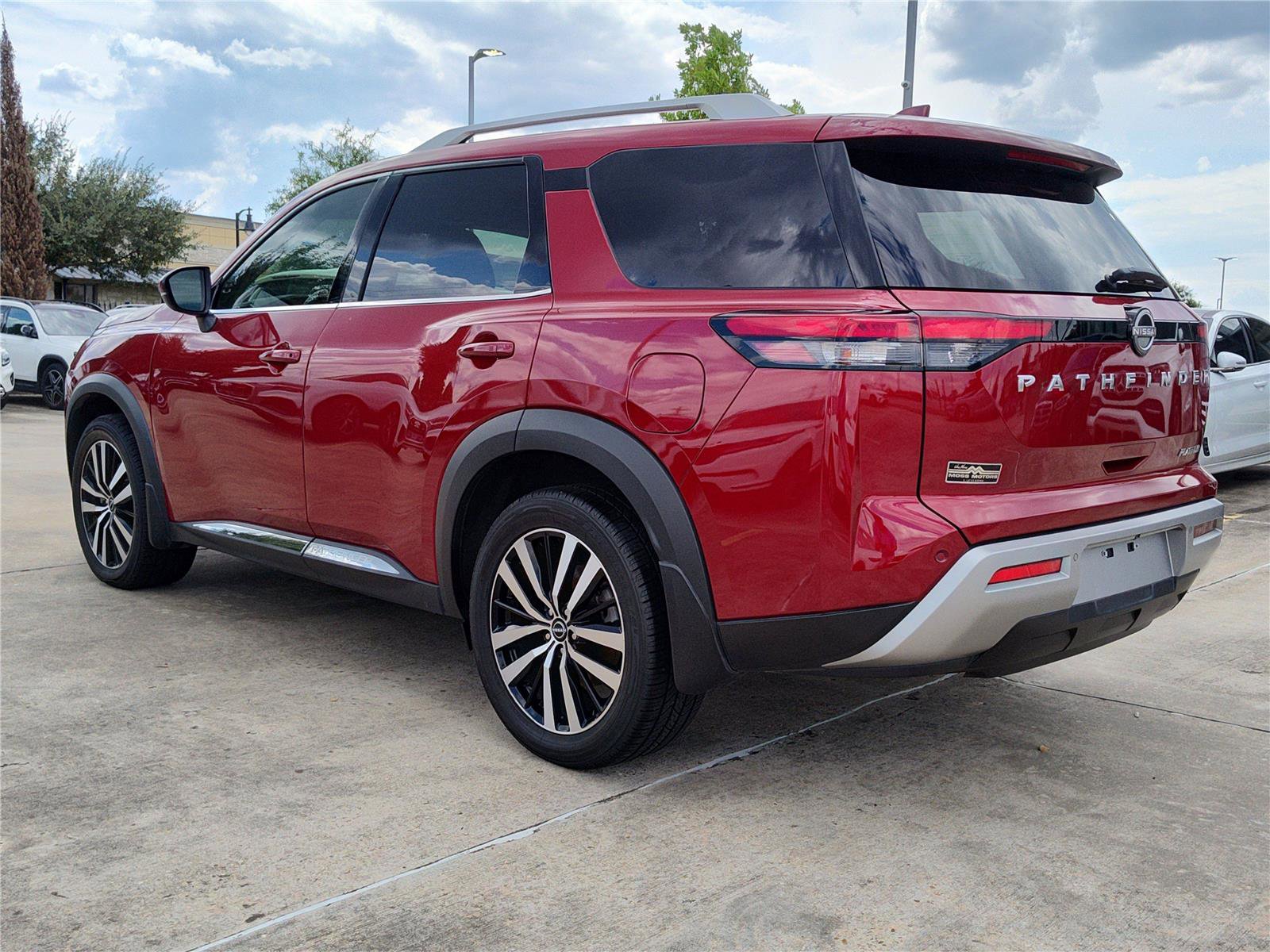 Used 2024 Nissan Pathfinder Platinum w/ Cargo Package image 4