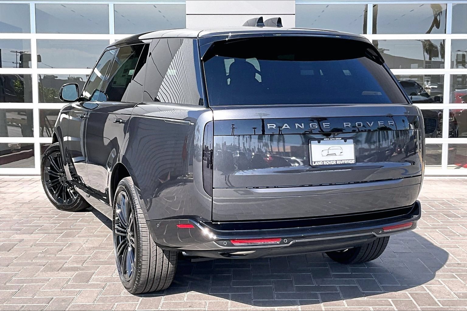 New 2026 Land Rover Range Rover Long Wheelbase SE AWD/4WD image 3