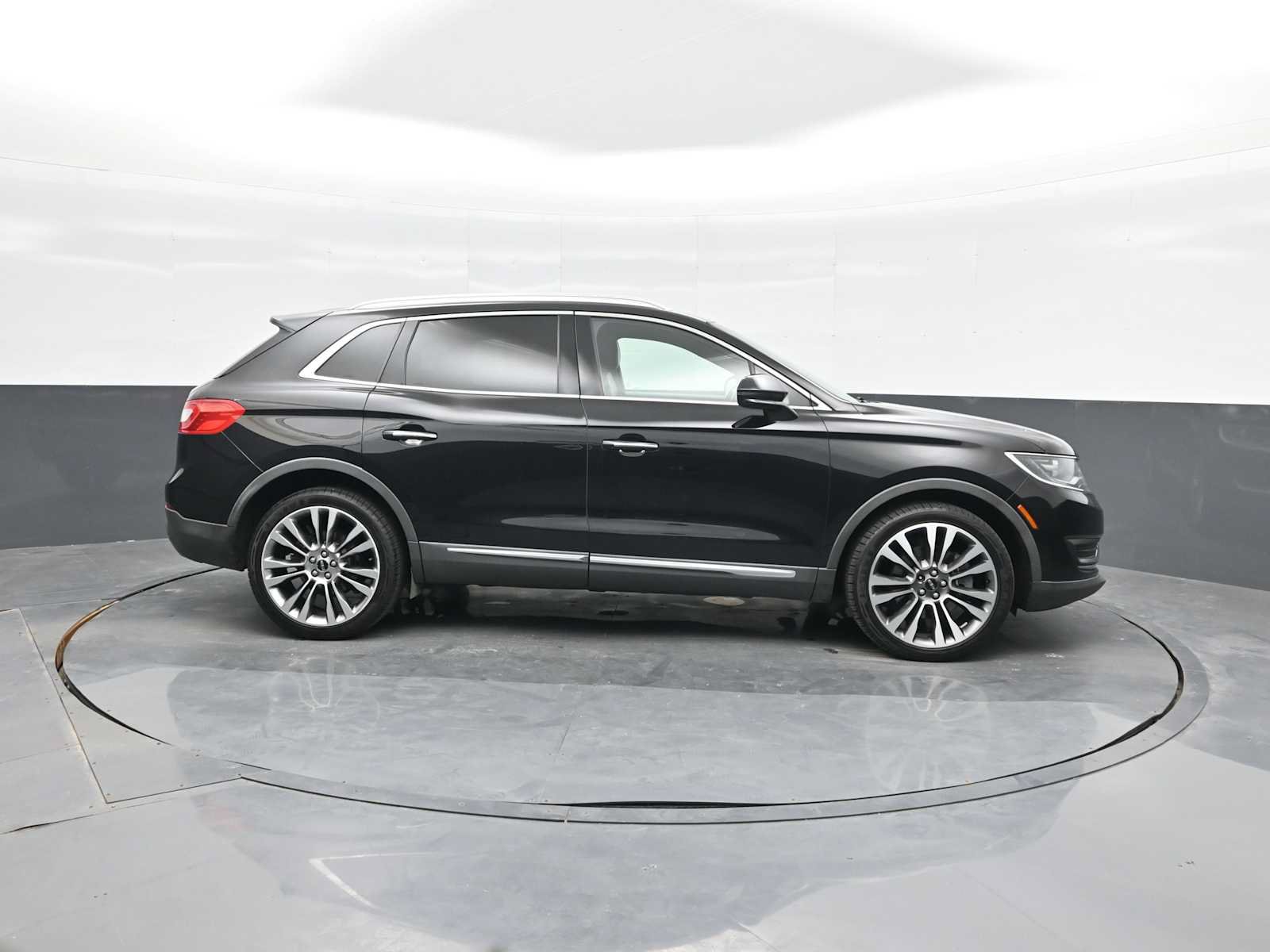 Used 2016 Lincoln MKX Reserve w/ Driver Assistance Package AWD/4WD image 9