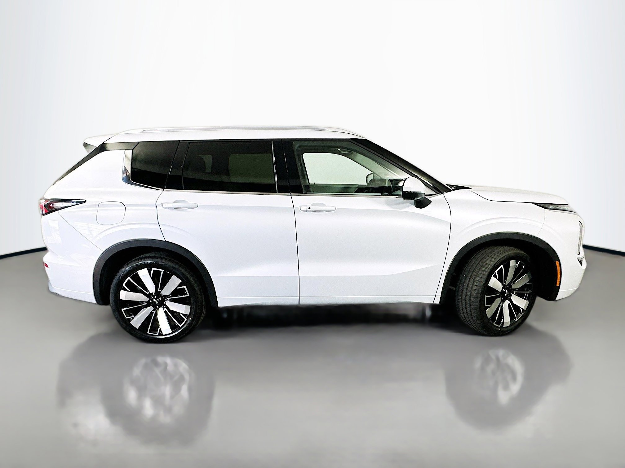 Used 2025 Mitsubishi Outlander SEL image 8