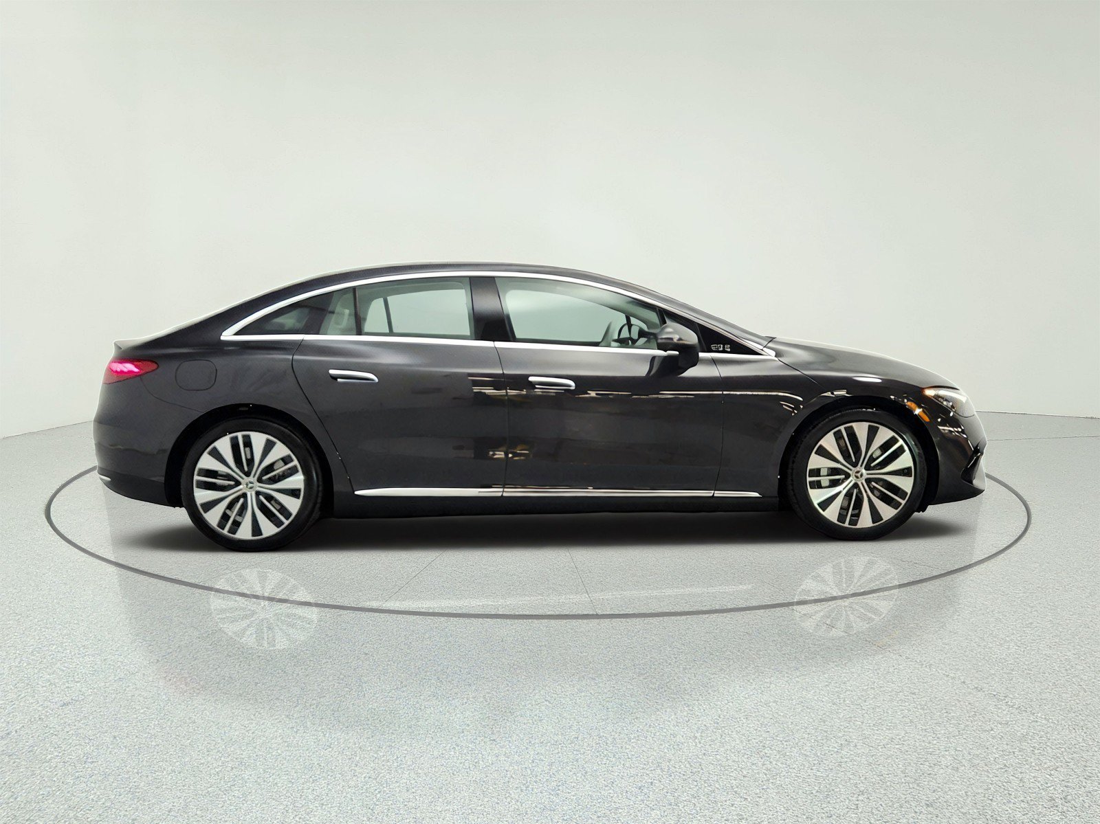 Certified 2023 Mercedes-Benz EQE 500 4MATIC Sedan image 4