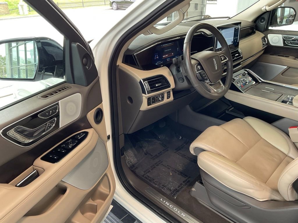 Used 2023 Lincoln Navigator Reserve image 8