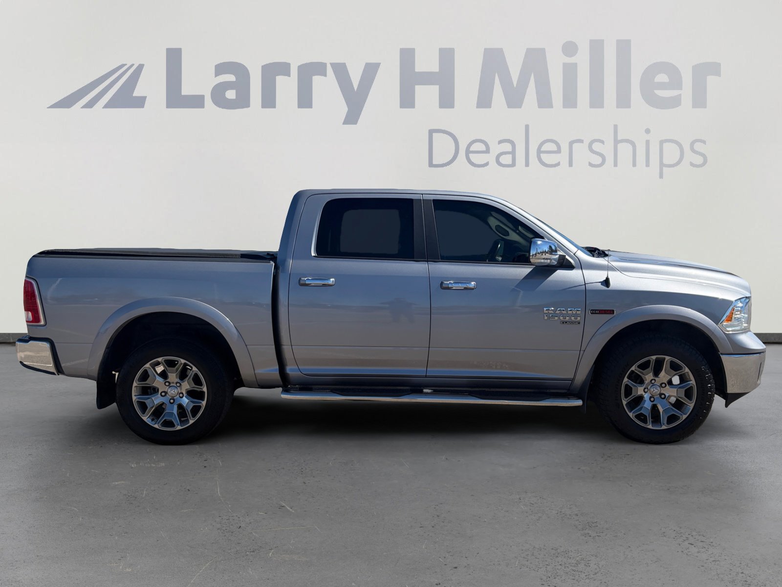 Used 2019 RAM 1500 Laramie w/ Convenience Group AWD/4WD image 7