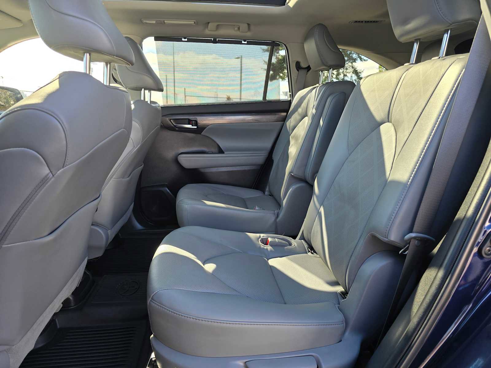 Used 2022 Toyota Highlander Platinum image 16