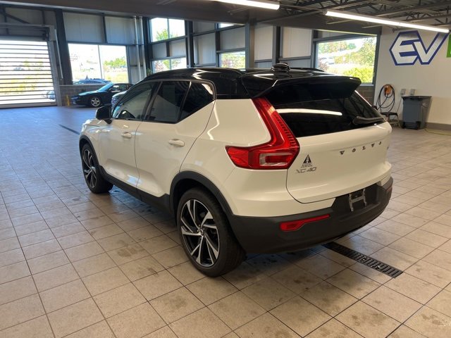 Used 2021 Volvo XC40 T5 R-Design w/ Protection Package Premier image 5