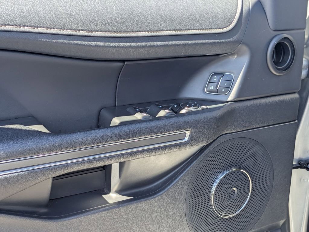Used 2024 Ford Expedition Max XLT image 15