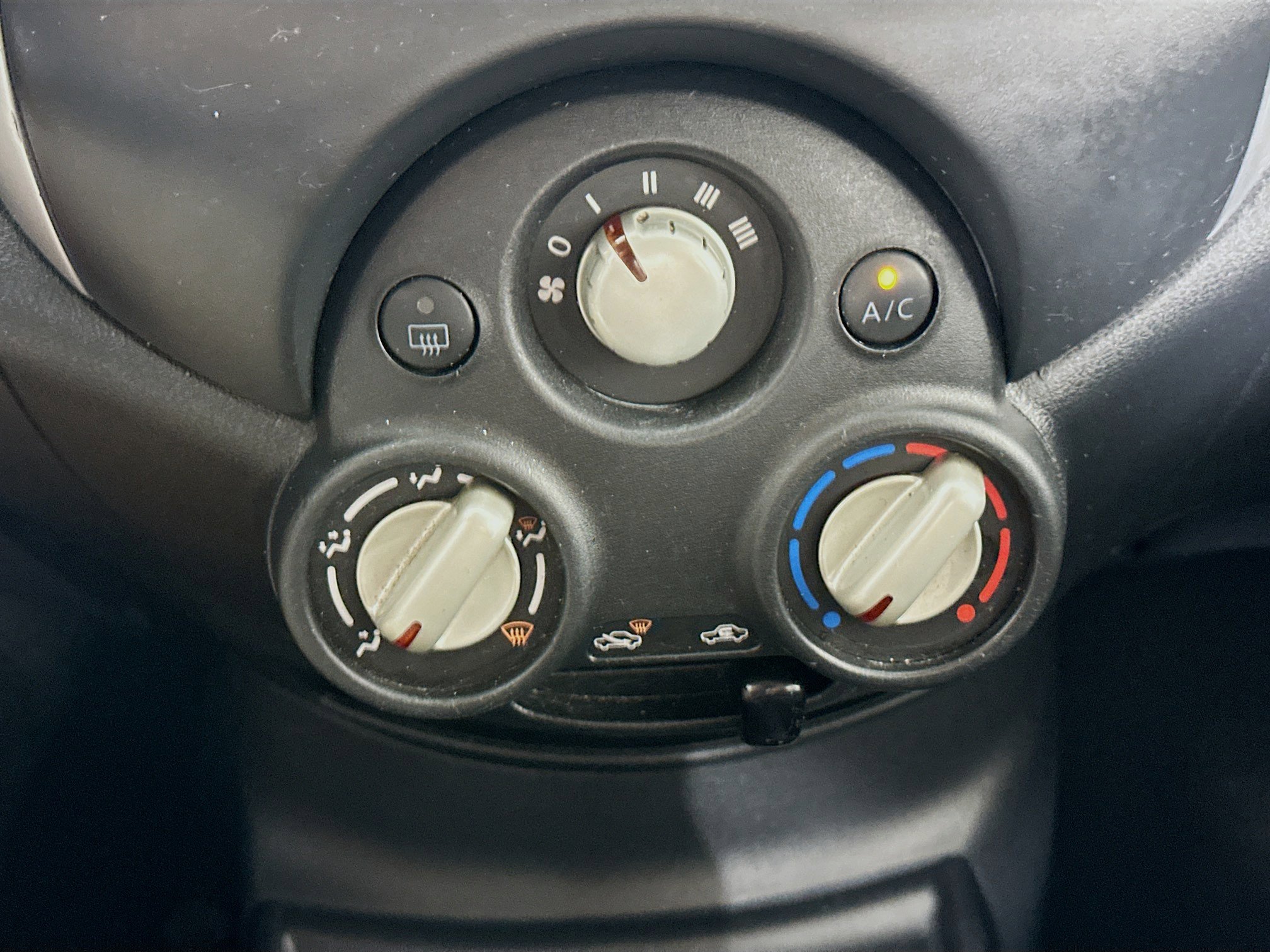 Used 2014 Nissan Versa Note S FWD image 21