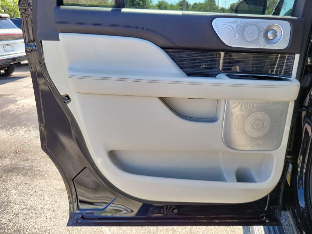 Certified 2023 Lincoln Navigator L Black Label AWD/4WD image 10