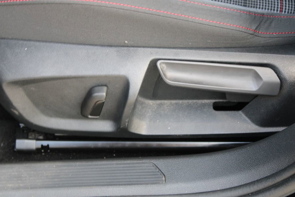 Certified 2022 Volkswagen GTI S image 10