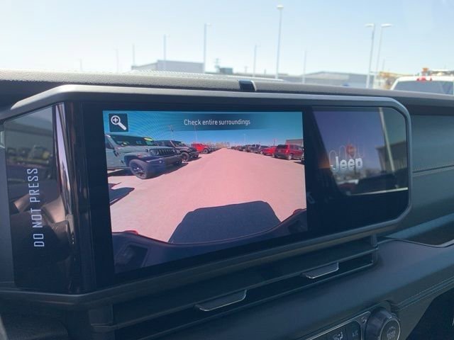 Used 2025 Jeep Gladiator Mojave w/ Convenience Group AWD/4WD image 18