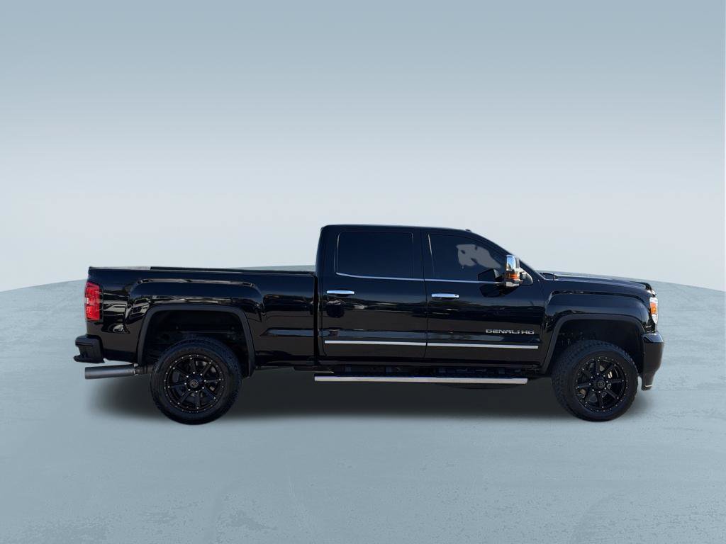 Used 2017 GMC Sierra 2500 Denali w/ Duramax Plus Package AWD/4WD image 9