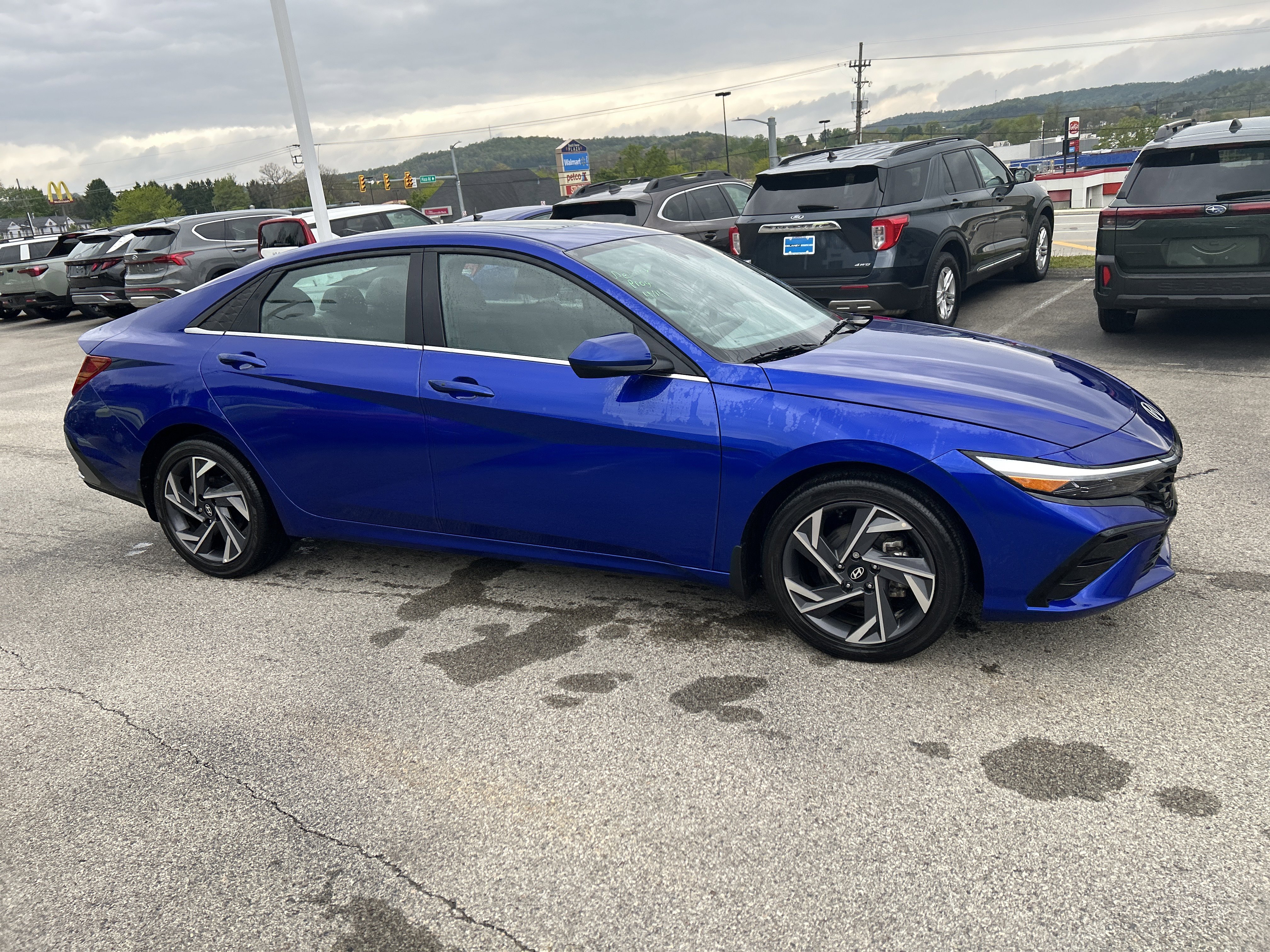 Used 2025 Hyundai Elantra SEL FWD image 4
