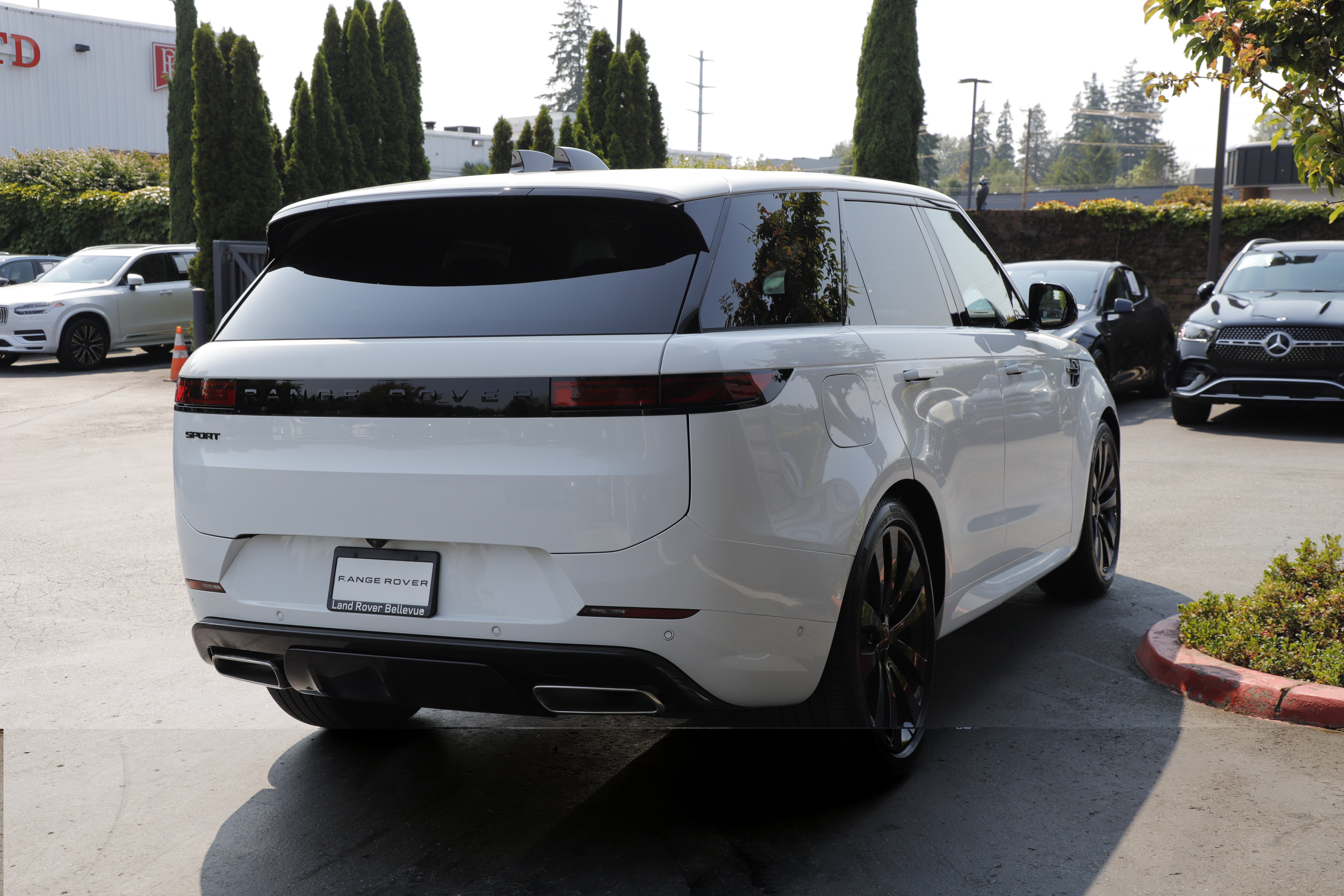 New 2026 Land Rover Range Rover Sport Dynamic SE AWD/4WD image 10