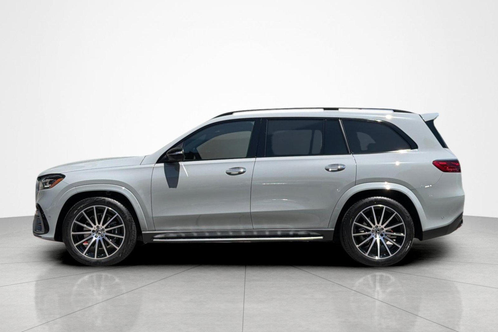 New 2026 Mercedes-Benz GLS 450 4MATIC image 2