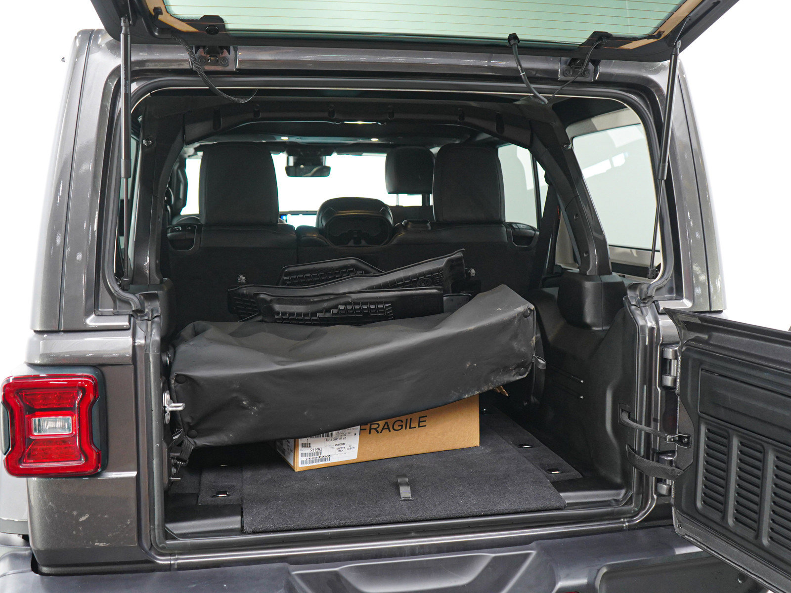 Used 2025 Jeep Wrangler Unlimited Sahara AWD/4WD image 16